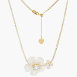 Load image into Gallery viewer, Mother of Pearl Flower Necklace with Gold Tone Chain