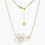 Load image into Gallery viewer, Mother of Pearl Flower Necklace with Gold Tone Chain