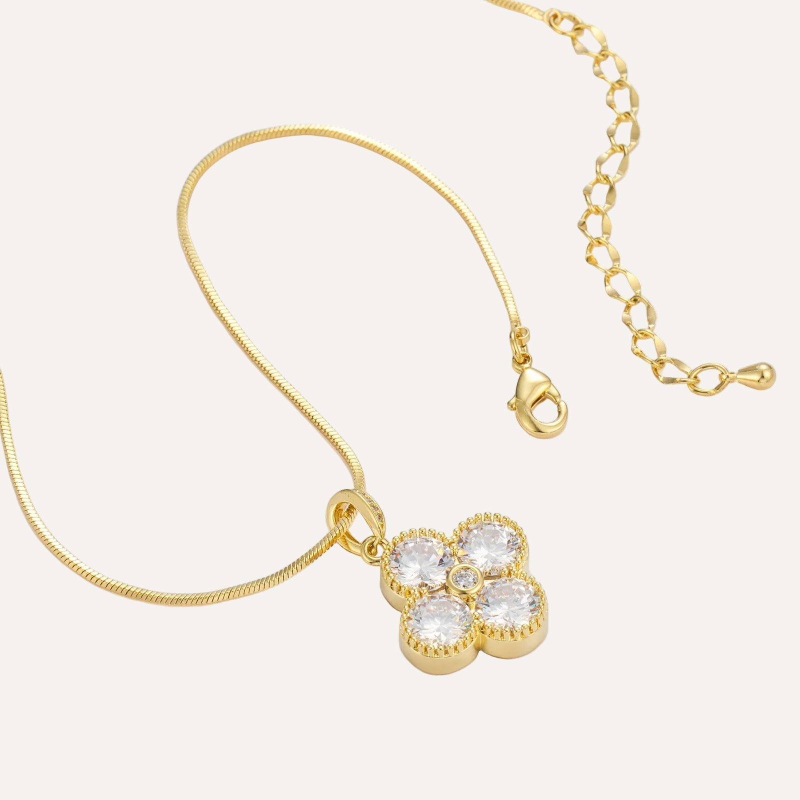 The Complete Guide to Diamond Necklaces: How to Buy Diamond Necklaces That Match Your Style