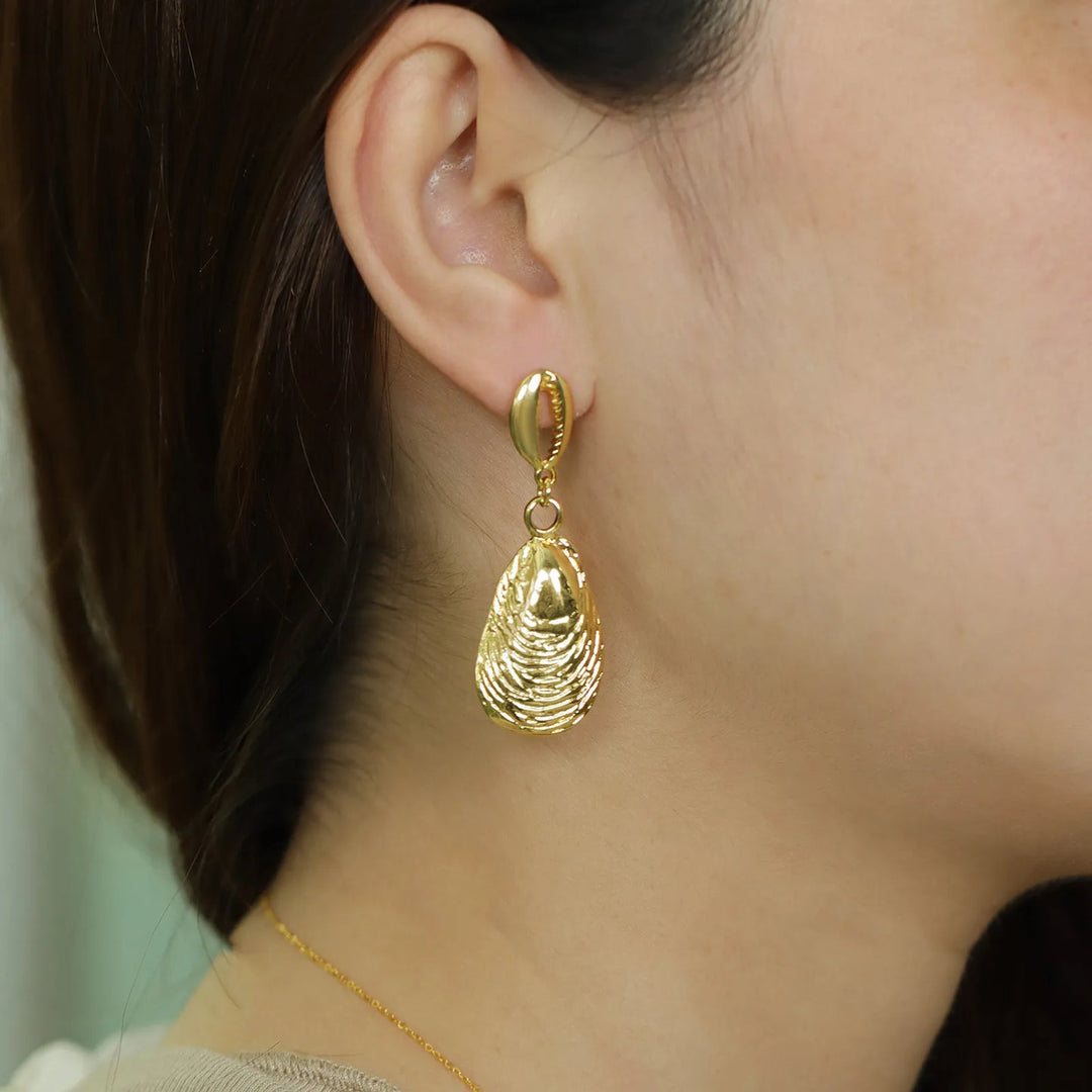 Sea Shell Drop Earrings with Gold Tone Ocean Jewelry for Women | Soria Jewelry